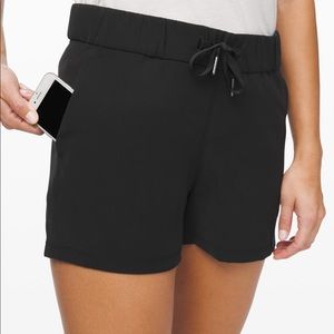 Lululemon On The Fly Woven Shorts 2.5.